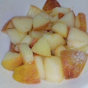 簡単ヘルシーおやつ❤２色リンゴのバター焼き♪